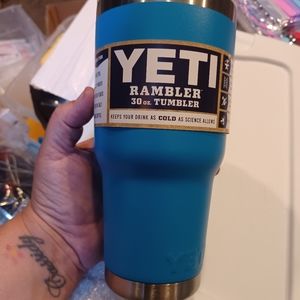 YETI rumbler 30 Oz tumbler possible nock off